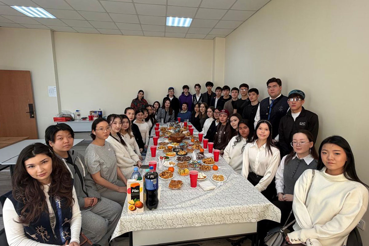 В Казахстанском филиале МГИМО состоялось празднование Наурыза. В рамках мероприятия была организована праздничная программа с национальными угощениями, объединившая студентов, преподавателей и сотрудников филиала.
