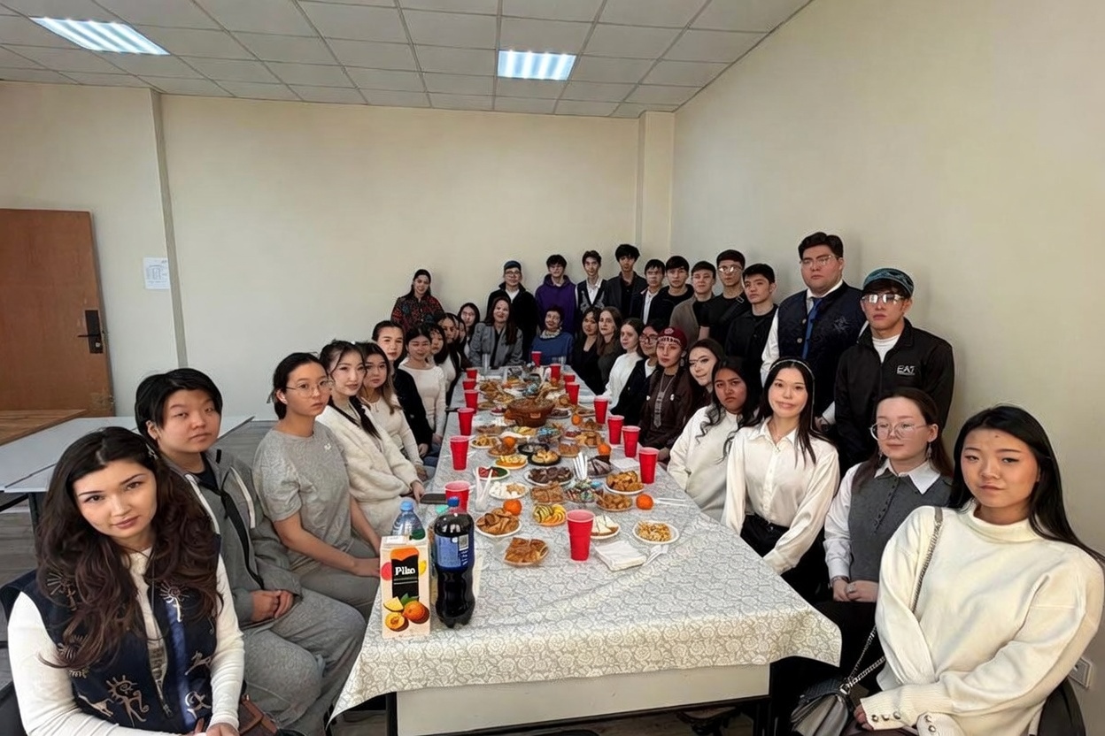 В Казахстанском филиале МГИМО состоялось празднование Наурыза. В рамках мероприятия была организована праздничная программа с национальными угощениями, объединившая студентов, преподавателей и сотрудников филиала.
