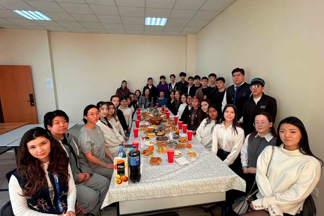 В Казахстанском филиале МГИМО состоялось празднование Наурыза. В рамках мероприятия была организована праздничная программа с национальными угощениями, объединившая студентов, преподавателей и сотрудников филиала.
