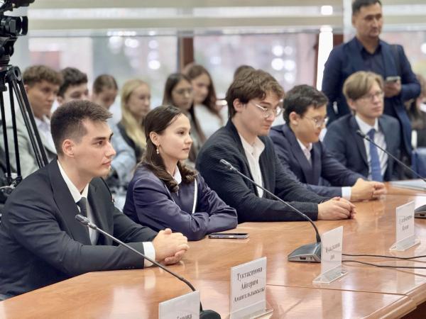 Д.Н.Чернышенко в Казахстанском филиале МГИМО Д.Н.Чернышенко в Казахстанском филиале МГИМО