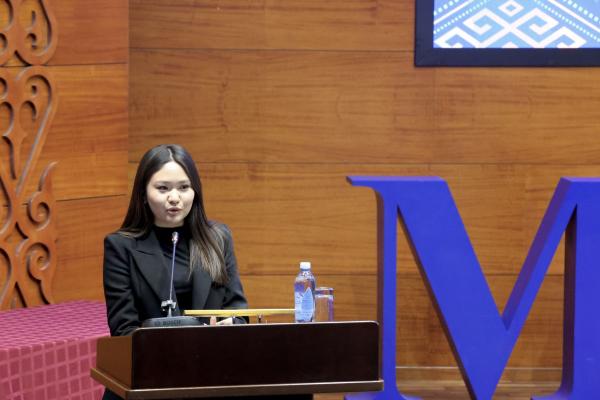 С.Н.Нурбек и А.В.Торкунов вручили студенческие билеты первокурсникам МГИМО-Астана