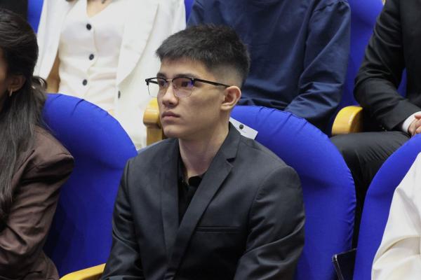 С.Н.Нурбек и А.В.Торкунов вручили студенческие билеты первокурсникам МГИМО-Астана