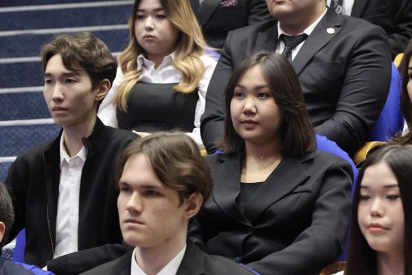 С.Н.Нурбек и А.В.Торкунов вручили студенческие билеты первокурсникам МГИМО-Астана