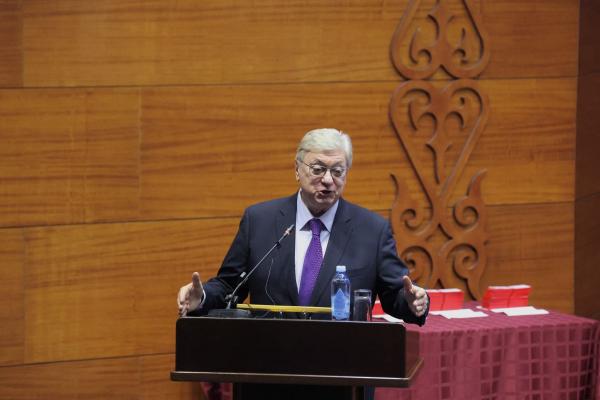 С.Н.Нурбек и А.В.Торкунов вручили студенческие билеты первокурсникам МГИМО-Астана