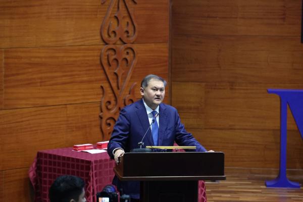 С.Н.Нурбек и А.В.Торкунов вручили студенческие билеты первокурсникам МГИМО-Астана