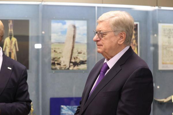 С.Н.Нурбек и А.В.Торкунов вручили студенческие билеты первокурсникам МГИМО-Астана