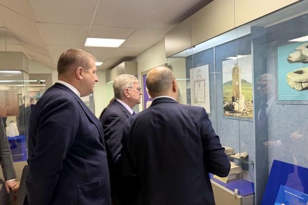 С.Н.Нурбек и А.В.Торкунов вручили студенческие билеты первокурсникам МГИМО-Астана