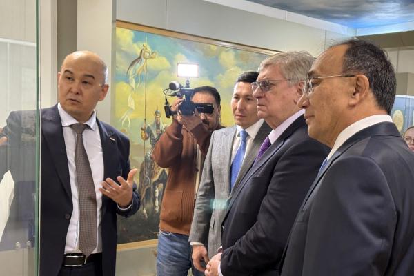 С.Н.Нурбек и А.В.Торкунов вручили студенческие билеты первокурсникам МГИМО-Астана